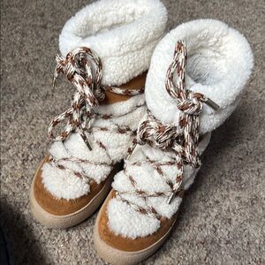*MOON BOOT* White and Tan Winter Boots with Lacing